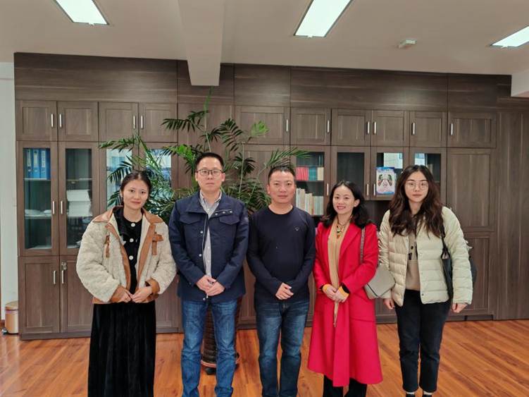 21ef3509255f241a9dfe61dd1bd5a2e